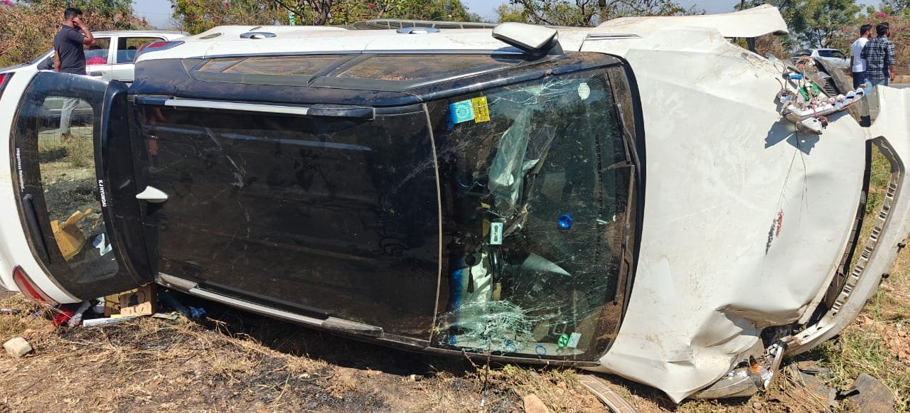 Car accident in Chitradurga, Karnataka; No Injuries Reported Thanks to Timely Airbag Deployment