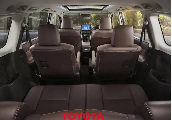 Toyota innova hycross