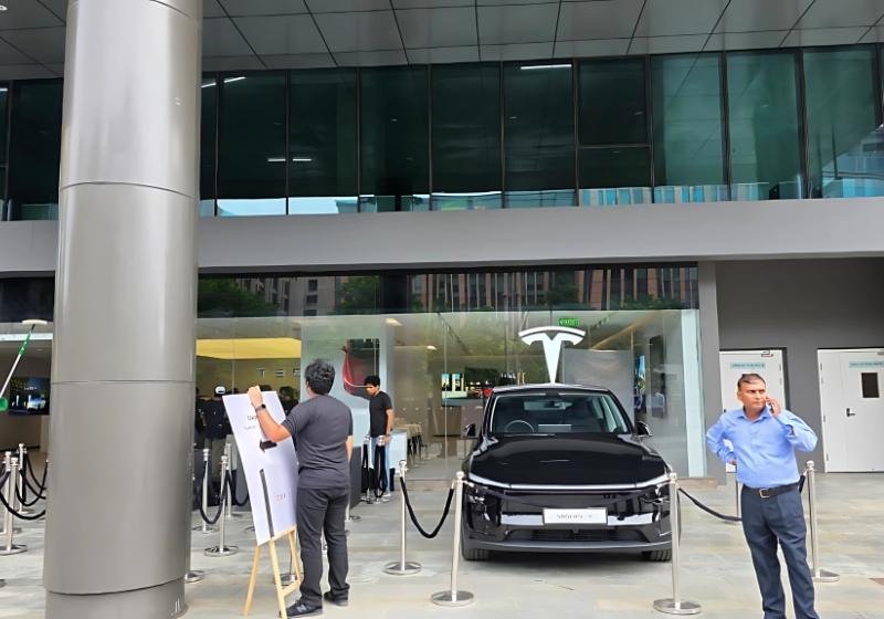 Tesla’s New Aerocity Showroom